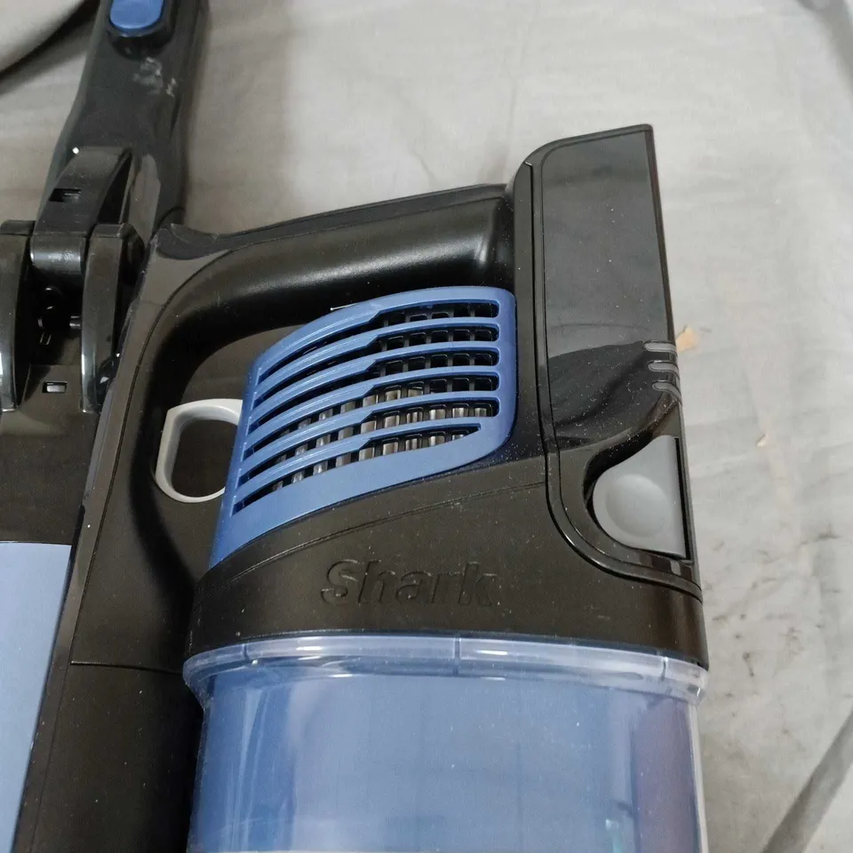 SHARK CORDLESS HANDHELD VACUUM CLEANER WITH EXTENSION WAND AND FLOOR HEAD