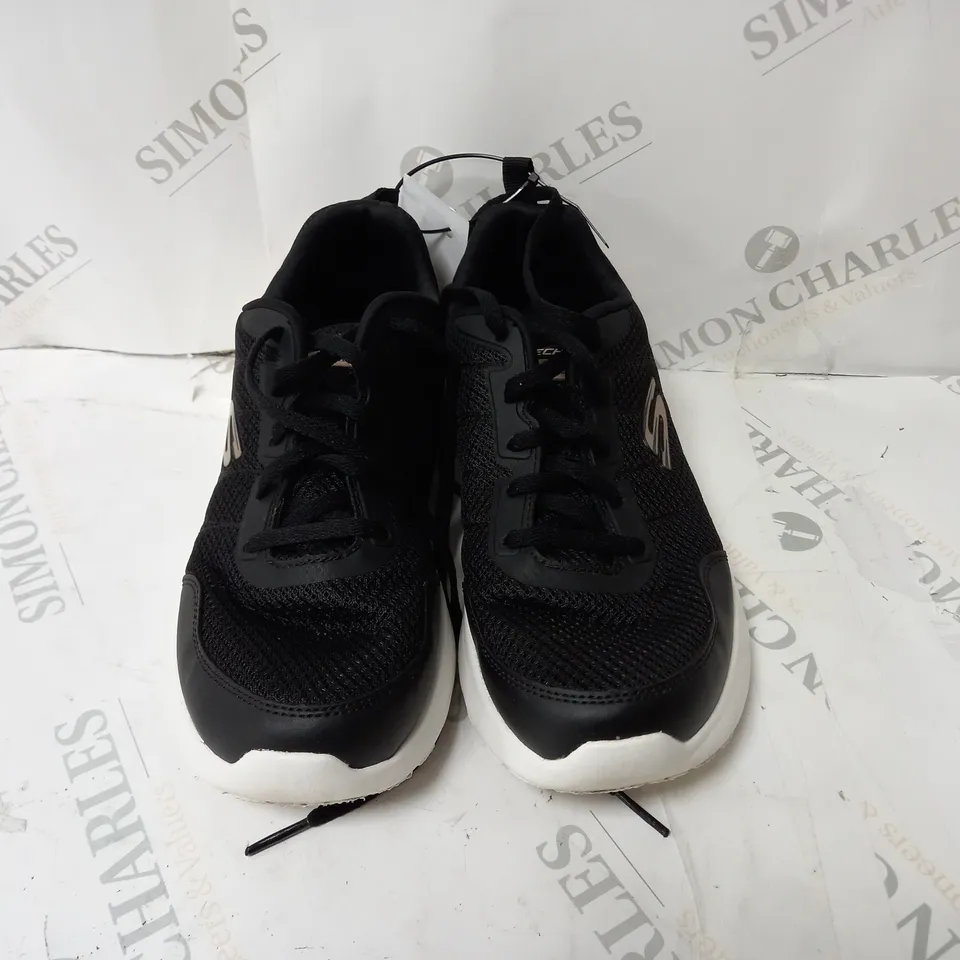 PAIR OF SKECHERS BLACK AND GOLD SKECH-AIR DYNAMIGHT TRAINERS SIZE 5