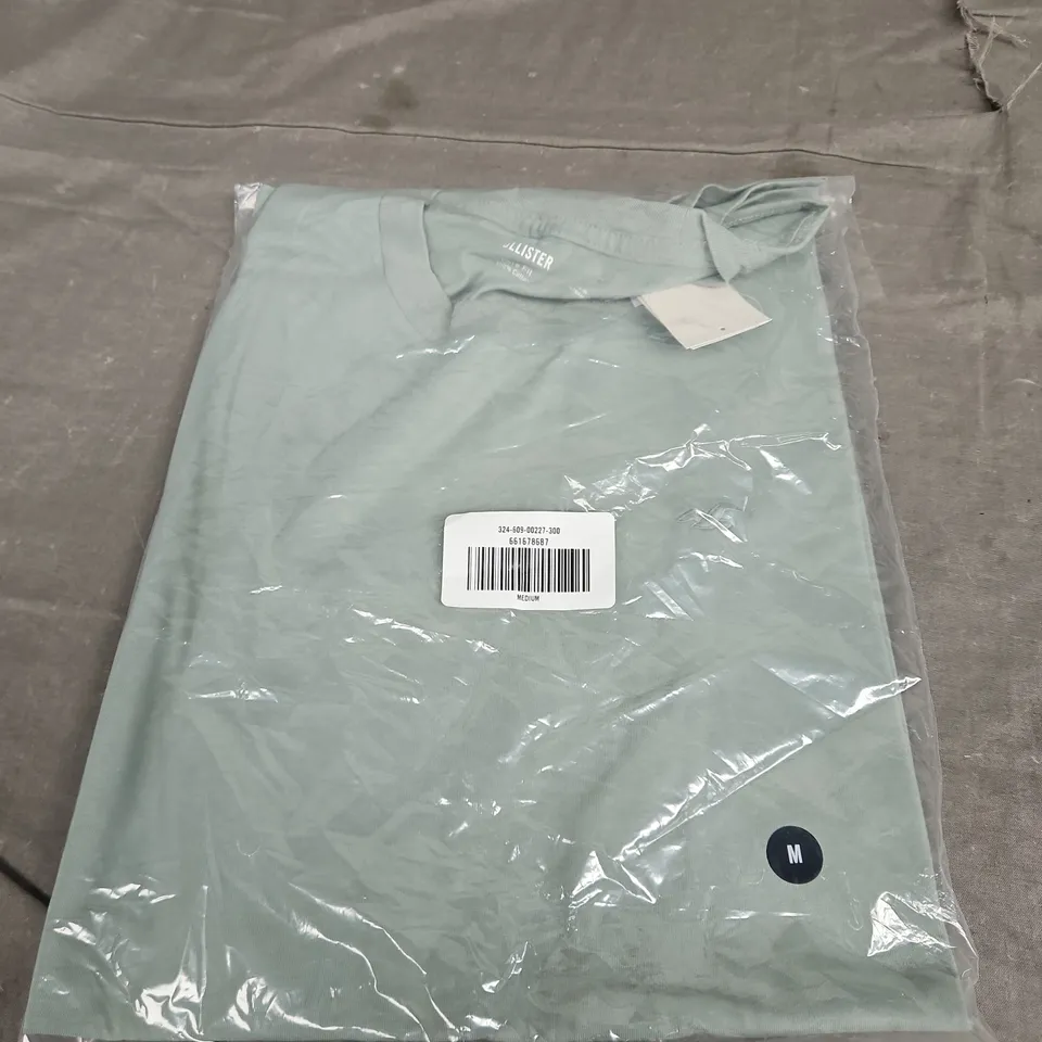 SEALED HOLLISTER CORE FIT GREEN T-SHIRT - MEDIUM