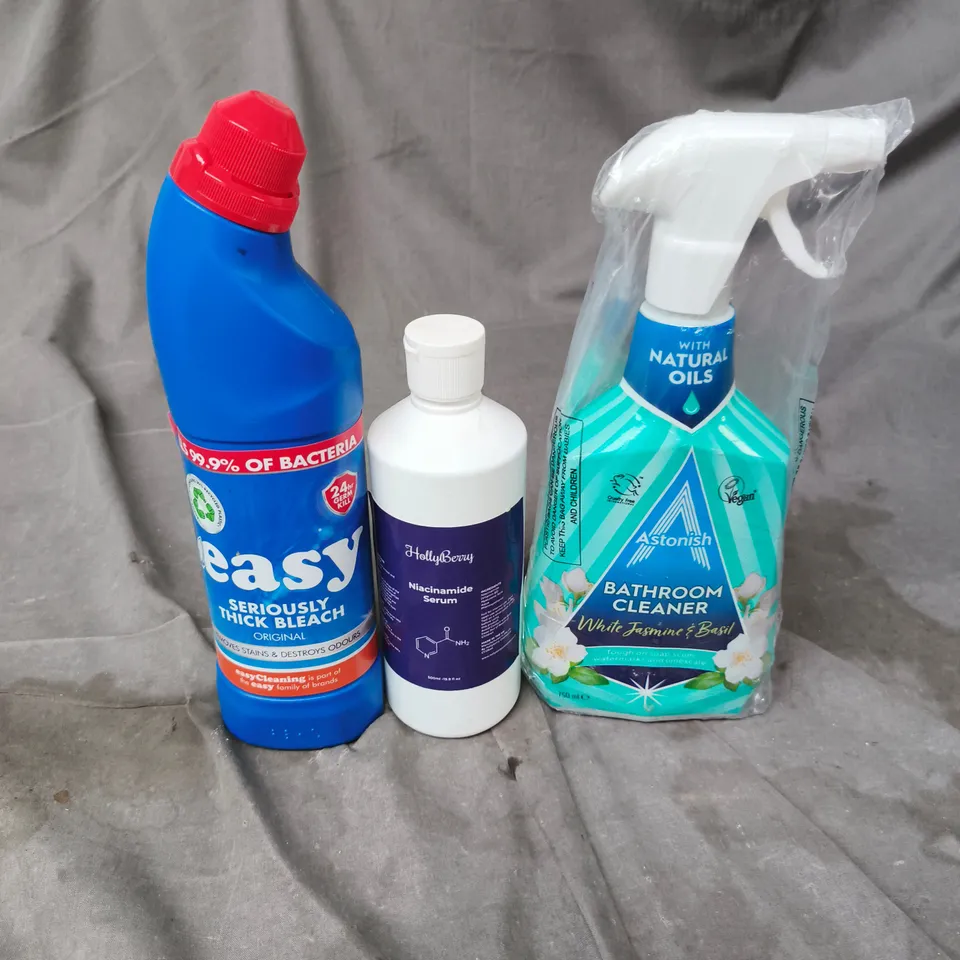 APPROXIMATELY 15 ASSORTED HOUSEHOLD PRODUCTS TO INCLUDE BLEACH, HAND SERUM, BATHROOM CLEANER ETC 