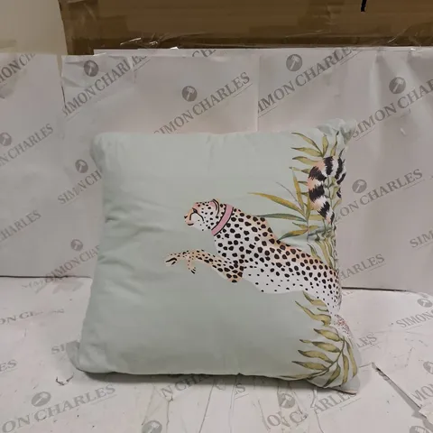 BOX OF ASSORTED ITEMS TO INCLUDE PILLOWS AND BEDDINGS 