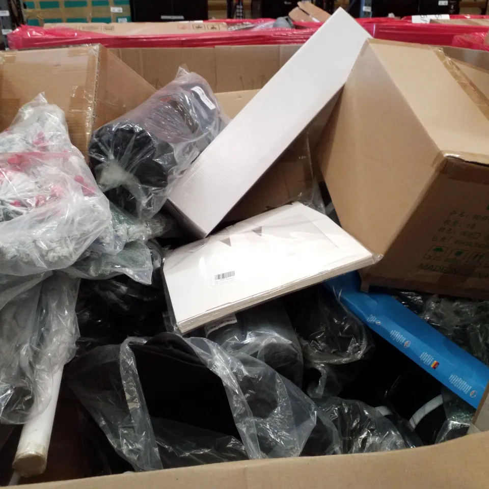 PALLET CONTAINING ASSORTED PRODUCTS INCLUDING BASSINET AND BEDSIDE SLEEPER, FIRE PIT CARRY BAG, FOOD DELIVERY BACKPACKS & POP UP TENT