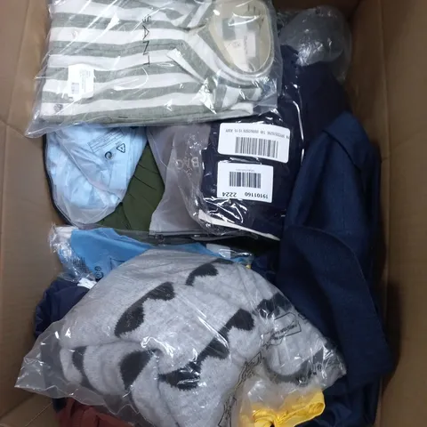 LARGE BOX OF ASSORTED CLOTHING ITEMS TO INCLUDE JACKETS - COATS - T- SHIRTS