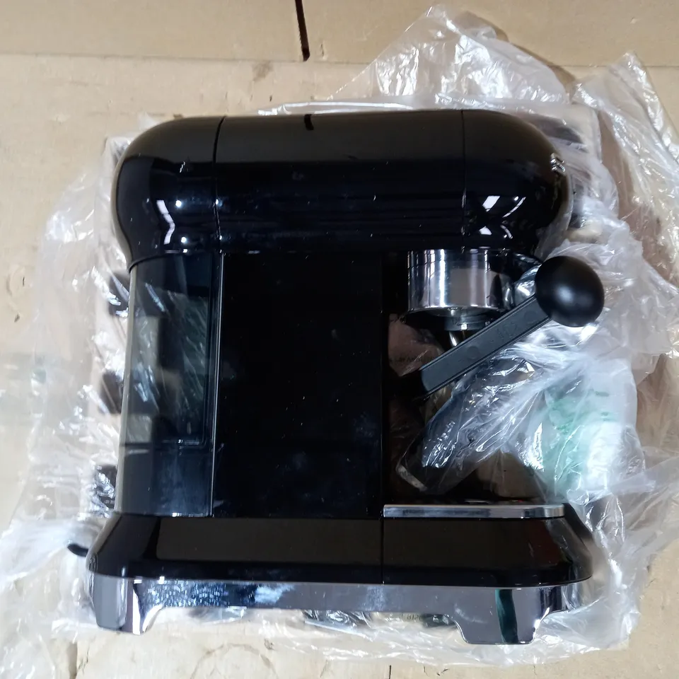 SMEG COFFEE MACHINE
