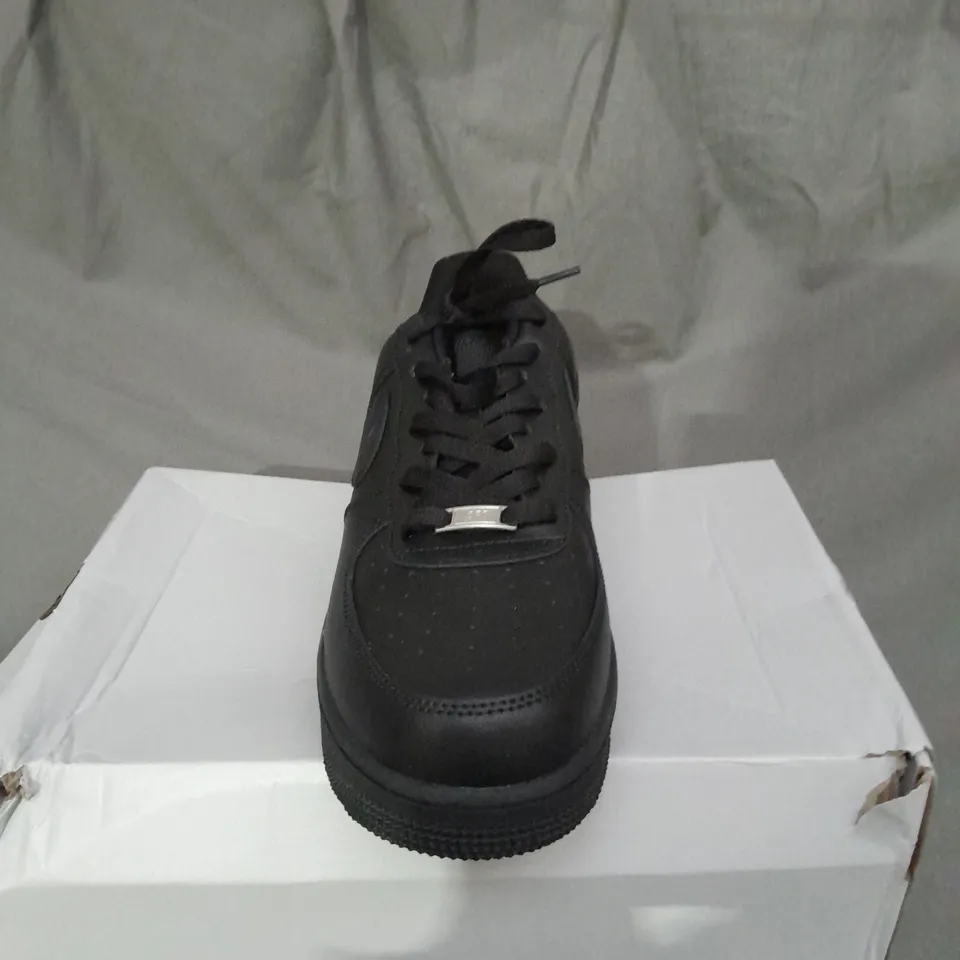 BOXED PAIR OF NIKE IR FORCE 1 TRAINERS IN BLACK - SIZE 12