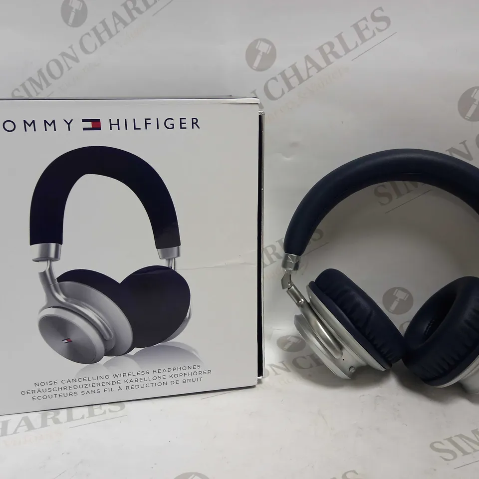 TOMMY HILFIGER NOISE CANCELLING HEADPHONES ON EAR IN NAVY  RRP £90