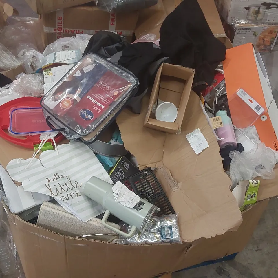 PALLET CONTAINING A VERY LARGE QUANTITY OF ASSORTED ITEMS