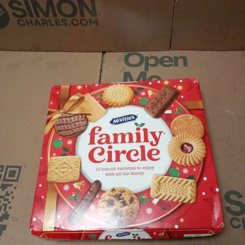 APPROXIMATELY 10 ASSORTED FOOD AND DRINK ITEMS INCLUDING MCVITIES FAMILY CIRCLE BISCUITS AND C4 ENERGY DRINK