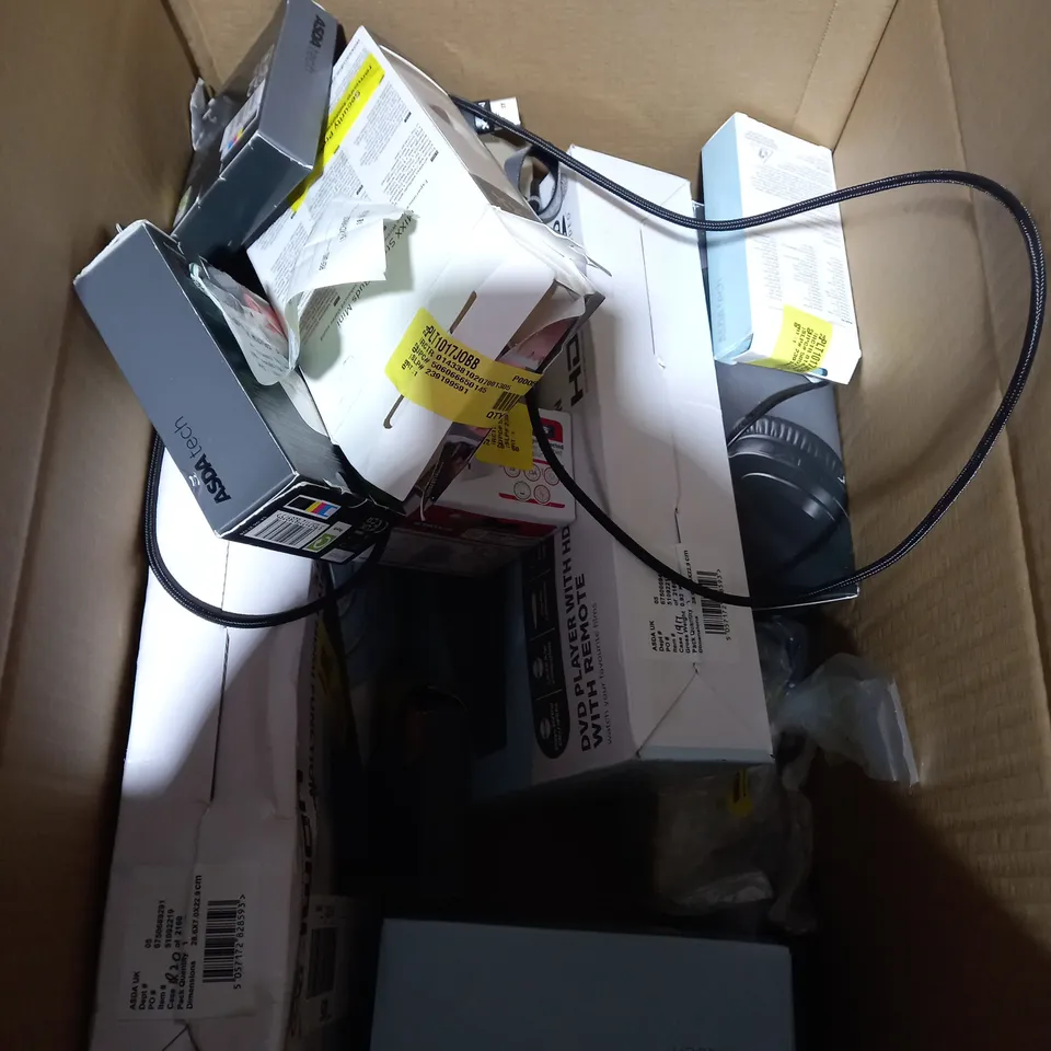 LOT OF ASSORTED ITEMS TO INCLUDE - USB CABLES - EARPHONES - BLUETOOTH SPEAKER -AUDIO CABLES  