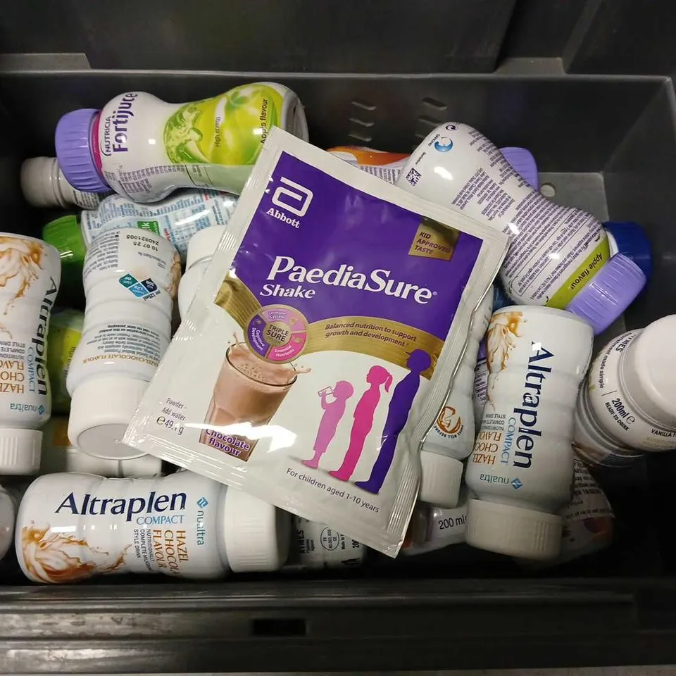 APPROXIMATELY 20 ASSORTED HEALTH DRINKS TO INCLUDE NUTRICA APTAMIL FIRST INFANT MILK (200ml), AYMES ACTAGAIN PROTEIN SHOT MIXED BERRY (60ml), NUALTRA ALTRAPEN COMPACT HAZELNUT (125ml), ETC - COLLECTIO