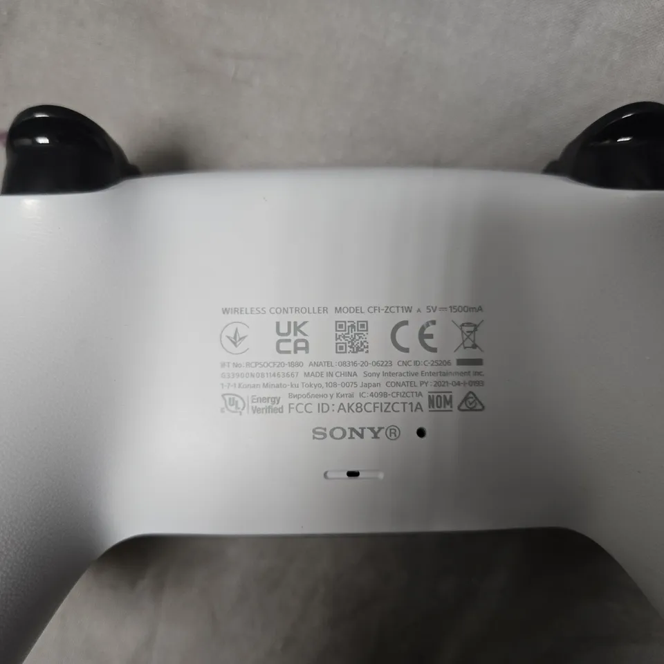 SONY PLAYSTATION 5 DUALSENSE WIRELESS CONTROLLER – WHITE (CFI-ZCT1W)