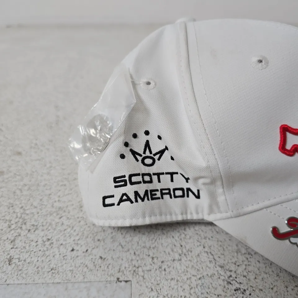 SCOTTY CAMERON WHITE GOLF CAP – MULTICOLOUR EMBROIDERED MOTIF