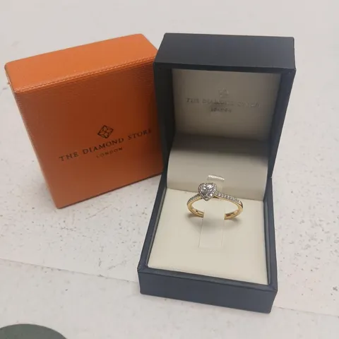 THE DIAMOND STORE RING WITH PAVÉ-SET BAND 