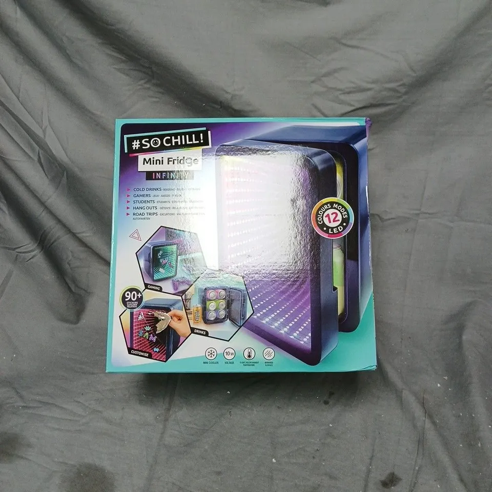 BOXED SO CHILL! MINI FRIDGE INFINITY
