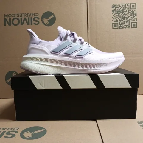 BOXED PAIR OF ADIDAS ULTRABOOST 5 TRAINERS IN LILAC SIZE UK 8