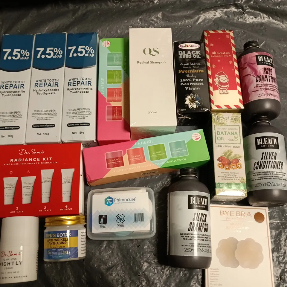 LOT OF APPROXIMATELY 25 ASSORTED HEALTH AND BEAUTY ITEMS TO INCLUDE BLEACH LONDON, LANIEGE AND DR SAMS