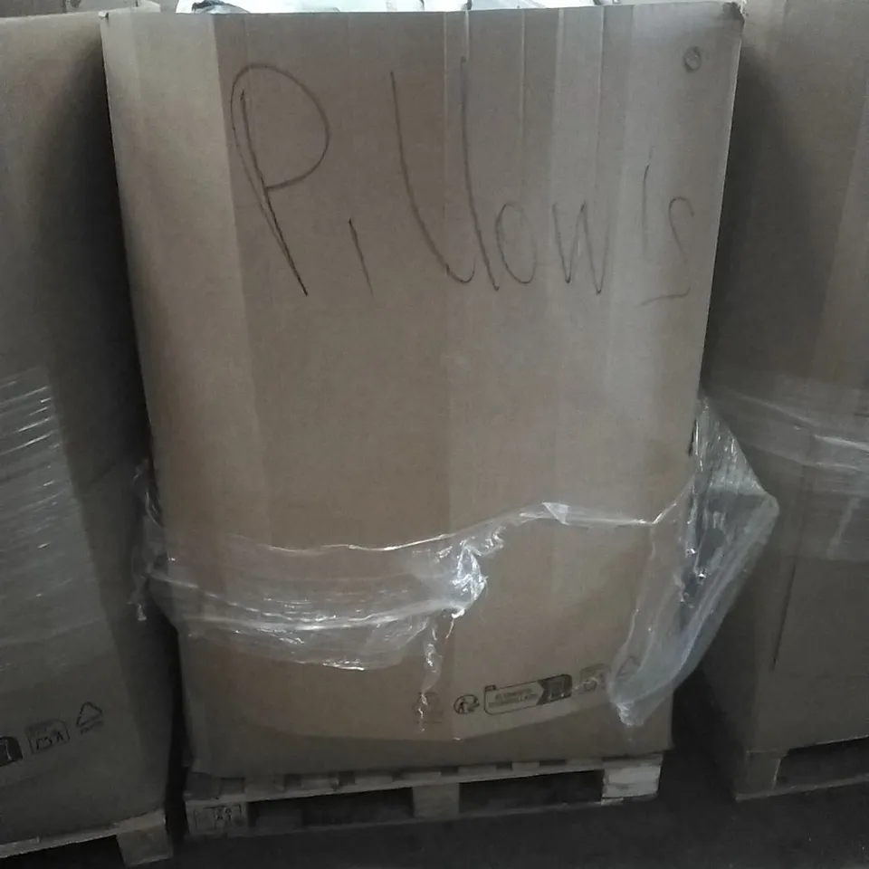 A PALLET CONTAINING ASSORTED PILLOWS, FULL BODY BATH PILLOWS ETC