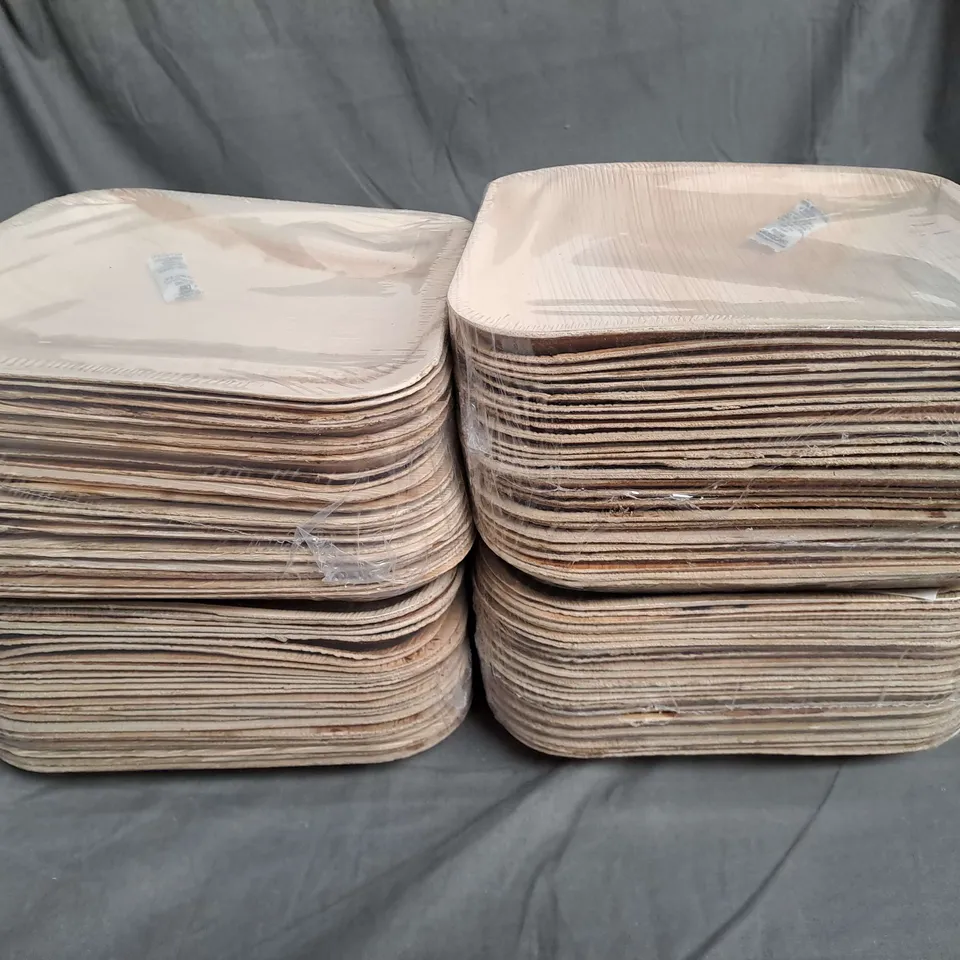 LOT OF APPROXIMATELY 100 SQUARE WOOD EFFECT PAPER PLATES