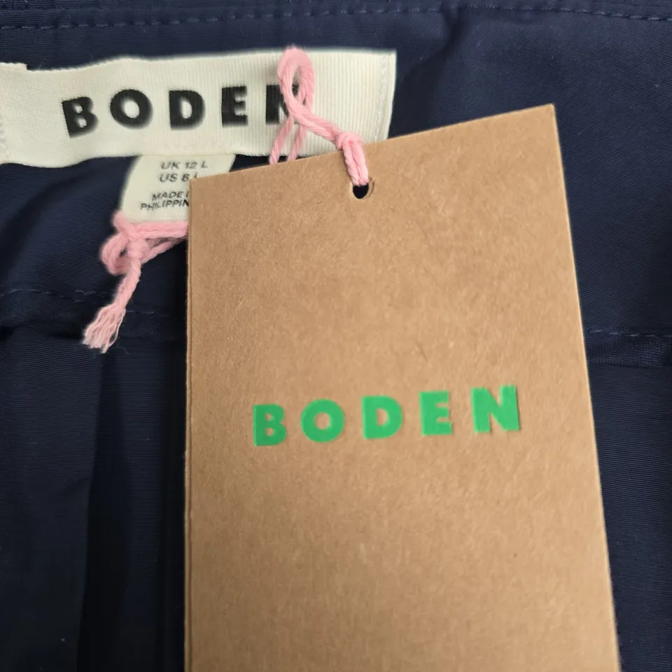BODEN NAVY PLEATED SKIRT, UK 12 L (US 8 L)