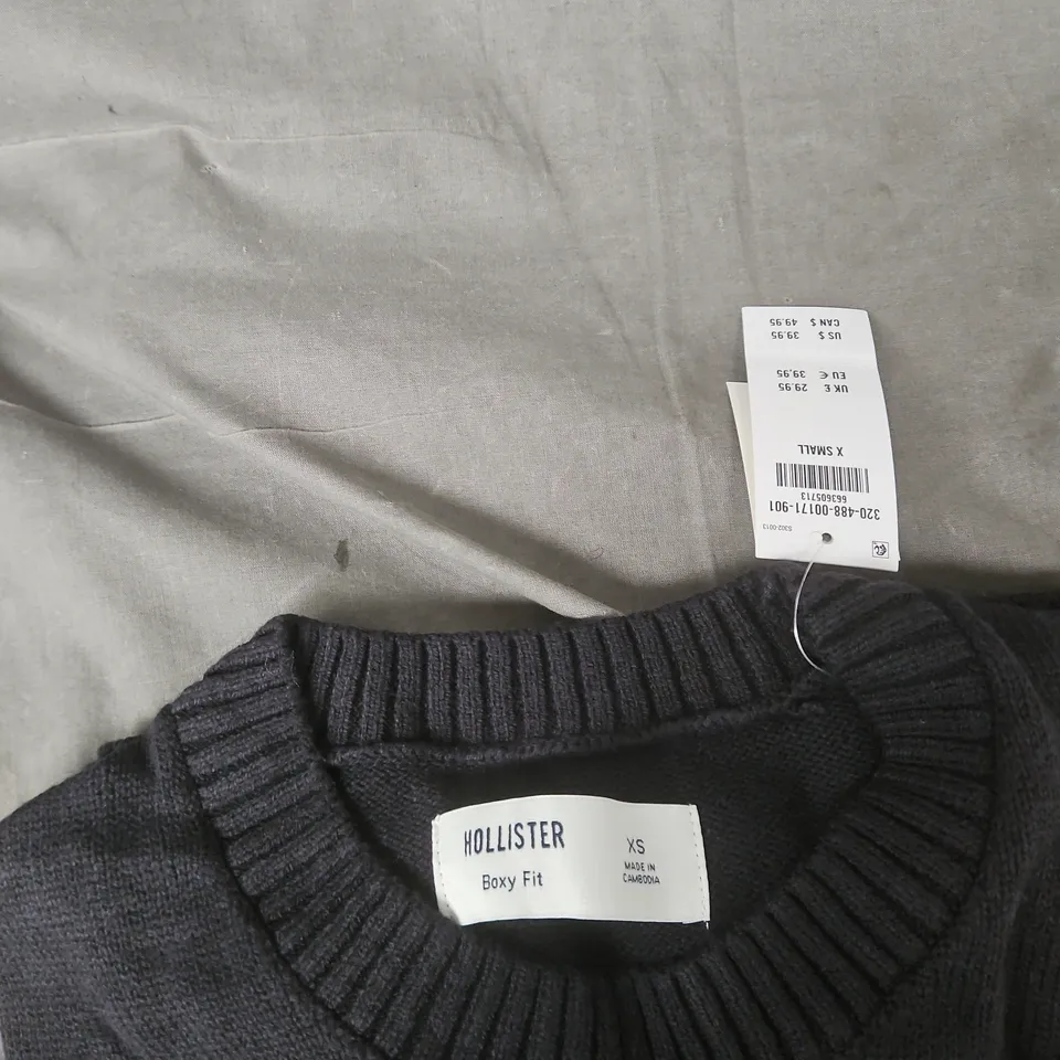 HOLLISTER BOXY FIT KNIT SWEATER – XS