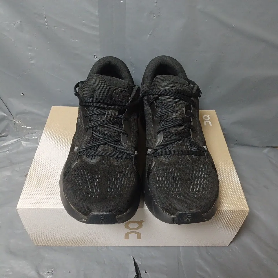 BOXED PAIR OF ON CLOUD CLOUDSURFER 2 TRAINERS - UK SIZE 8.5