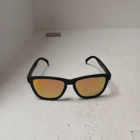GOODR SUNGLASSES – BLACK FRAME WITH ORANGE MIRROR LENSES