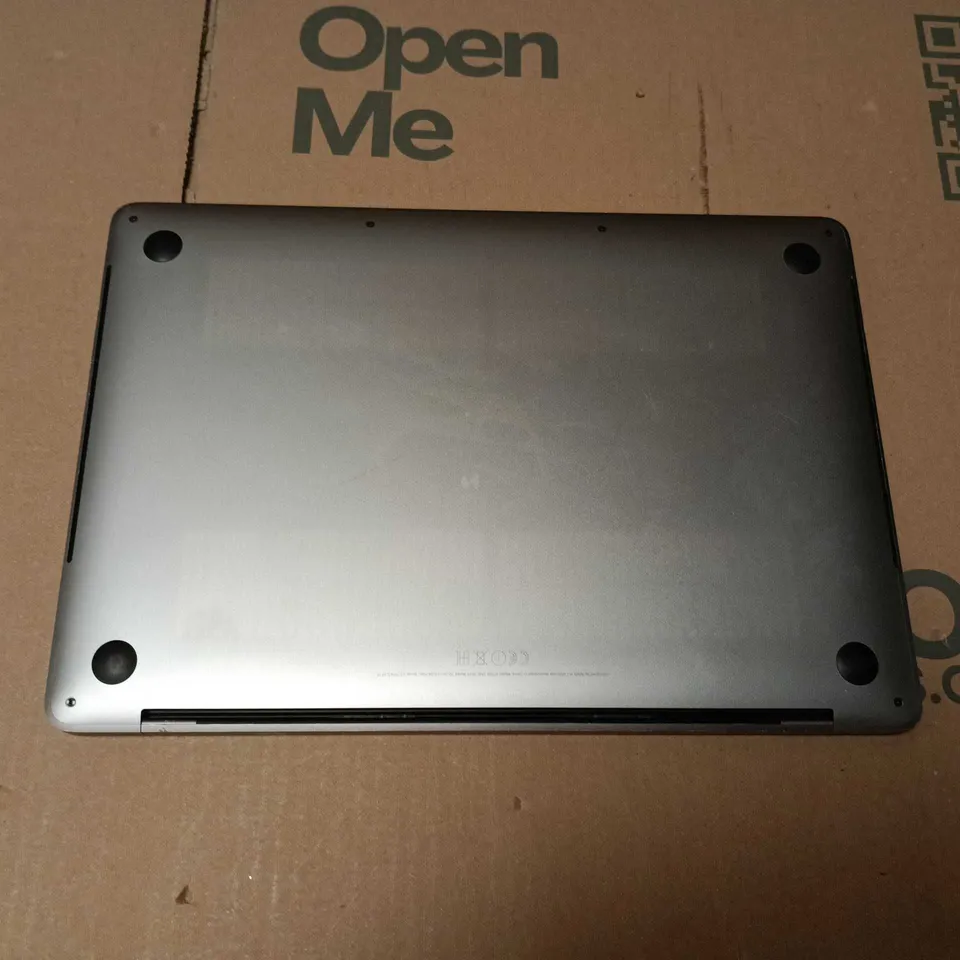 APPLE MACBOOK PRO (A1706)