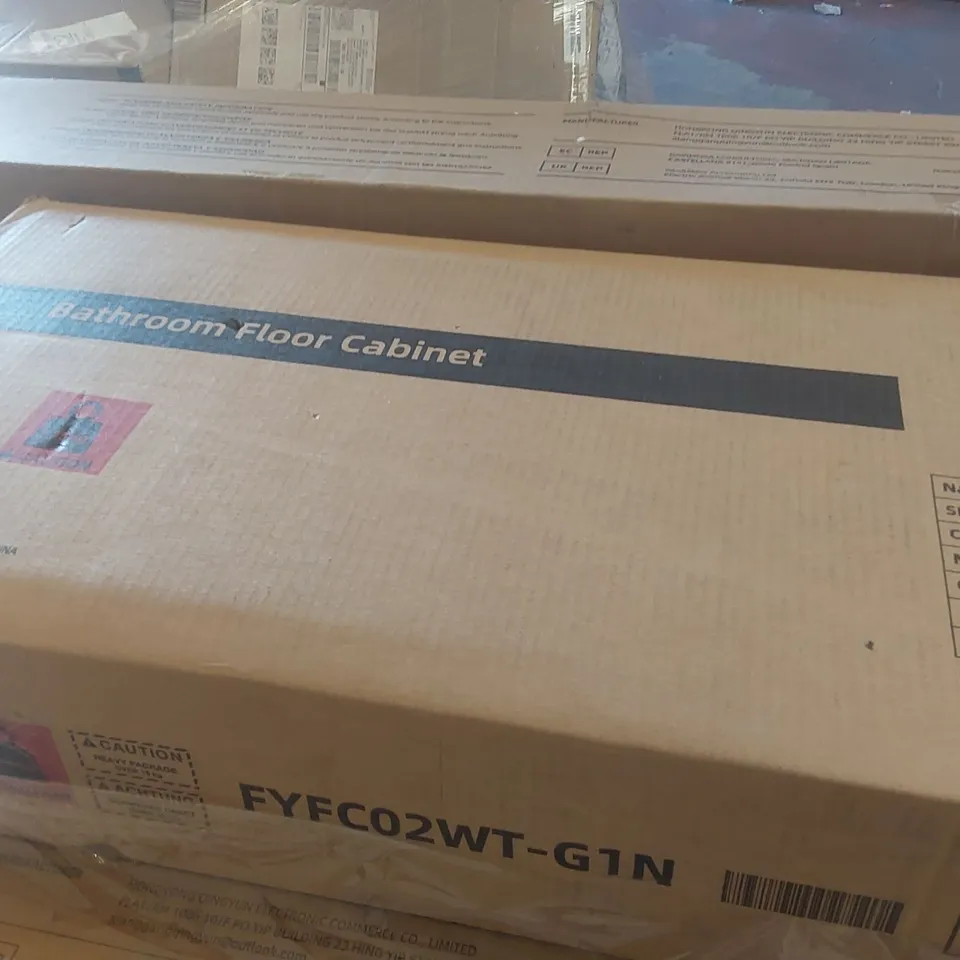PALLET CONTAINING A VERY LARGE QUANTITY OF ASSORTED ITEMS INCLUDING: CAMPING CHAIR, BATHROOM FLOOR CABINET, HAMMOCK & STAND COMBOS ECT