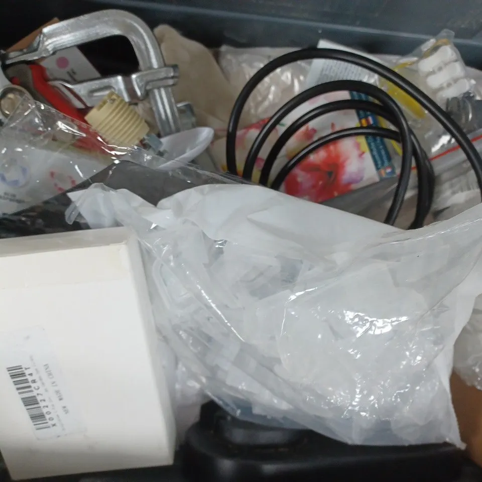 APPROXIMATELY 10 ASSORTED HOUSEHOLD ITEMS TO INCLUDE PRECISION SCREWDRIVER SET, CHERRY KOLA AIR UP AROMA POD, ETC