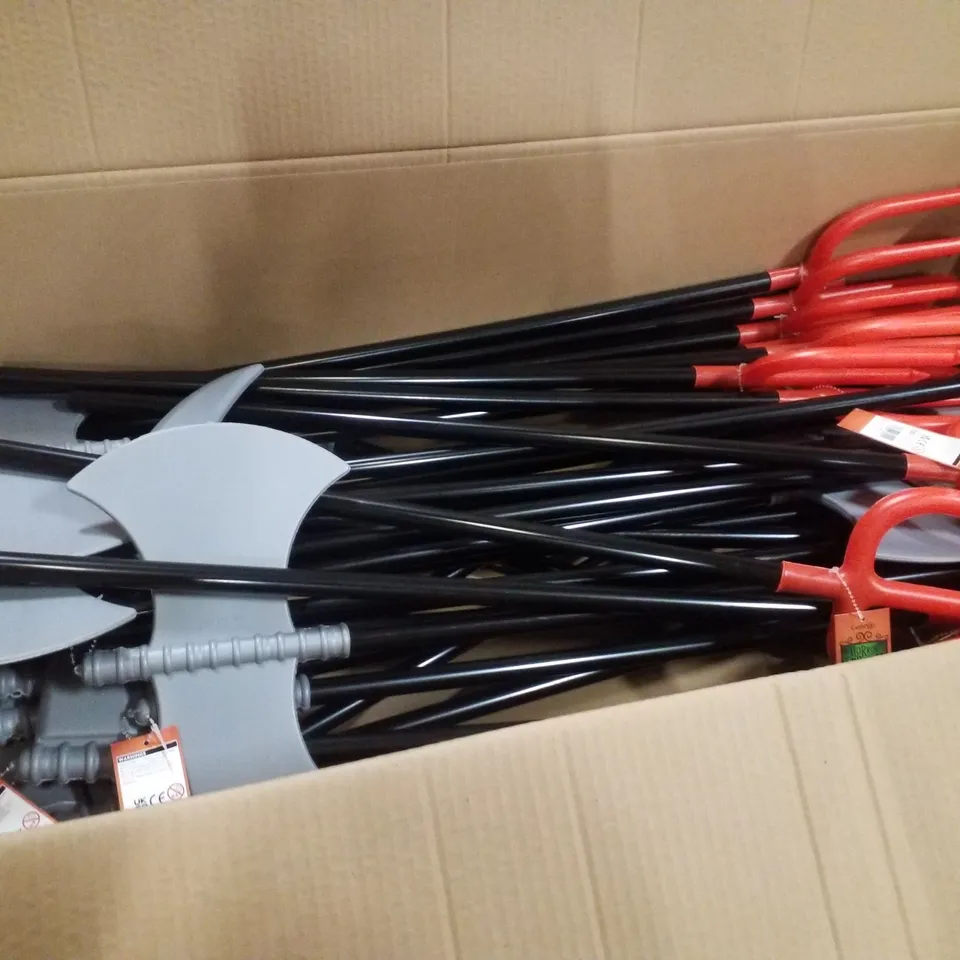 PALLET CONTAINING 8 BOXES OF BRAND NEW PLASTIC HALLOWEEN KIDS WEAPONS