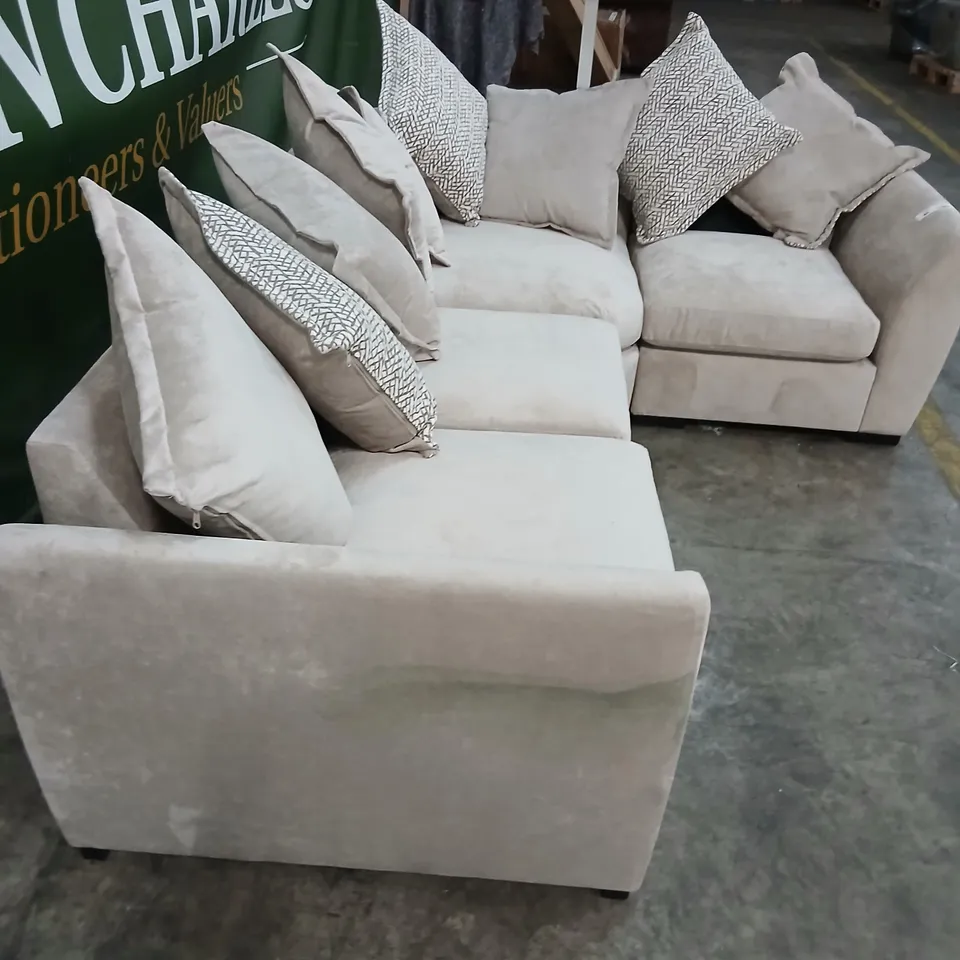 L-SHAPED FABRIC CORNER SOFA WITH CUSHIONS – LIGHT BEIGE/GRAY