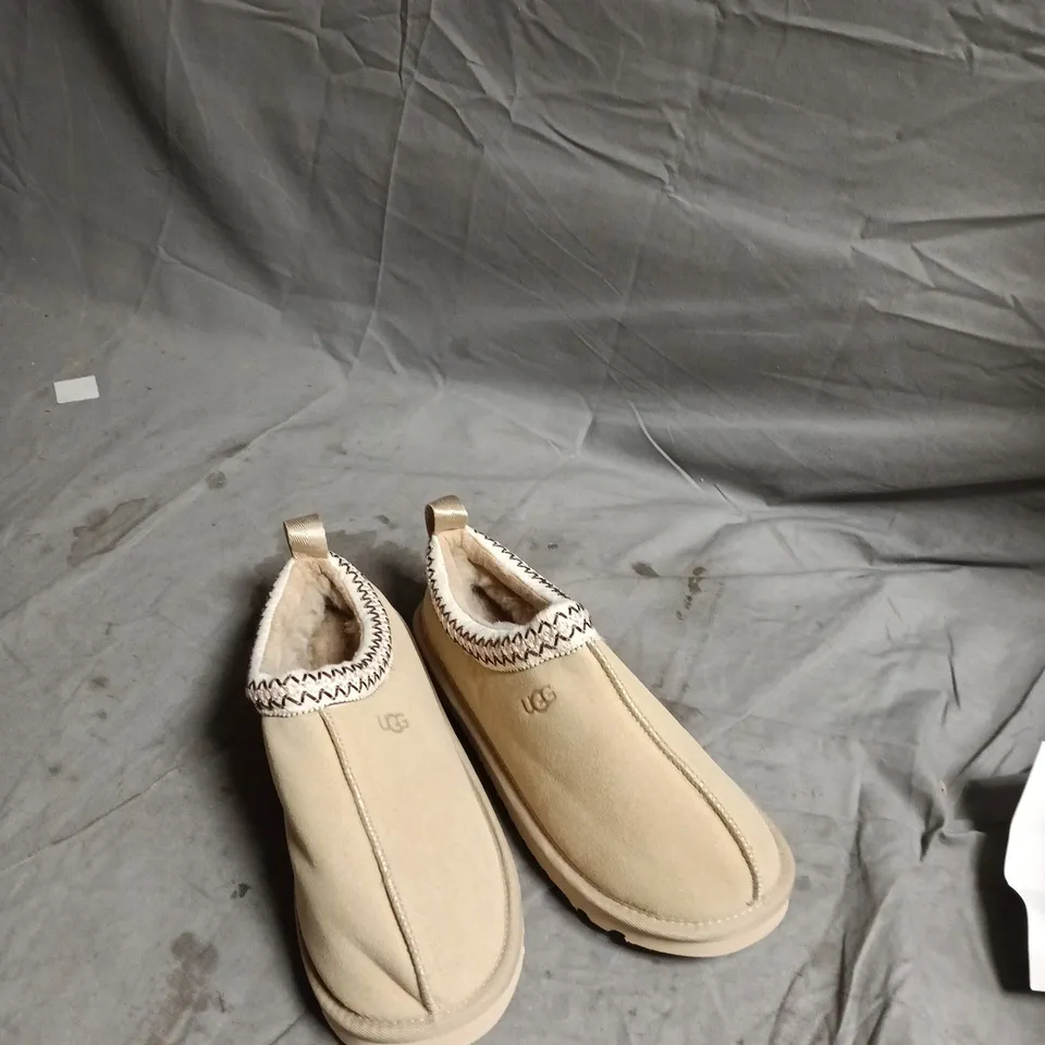 UGG WOMEN'S BEIGE SUEDE SHEARLING ANKLE BOOTS UK6