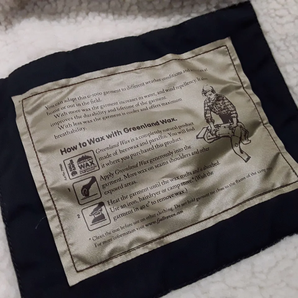 FJALL RAVEN NAVY COAT - S