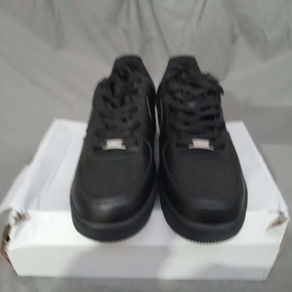 BOXED PAIR OF NIKE IR FORCE 1 TRAINERS IN BLACK - SIZE 12