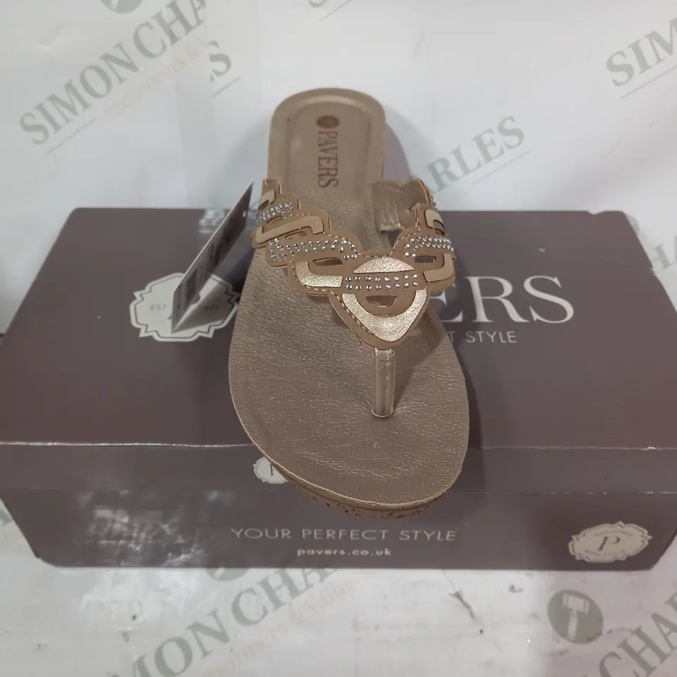BOXED PAIR OF PAVERS WEDGE SANDALS IN GOLD COLOUR W. JEWEL EFFECT EU SIZE 38