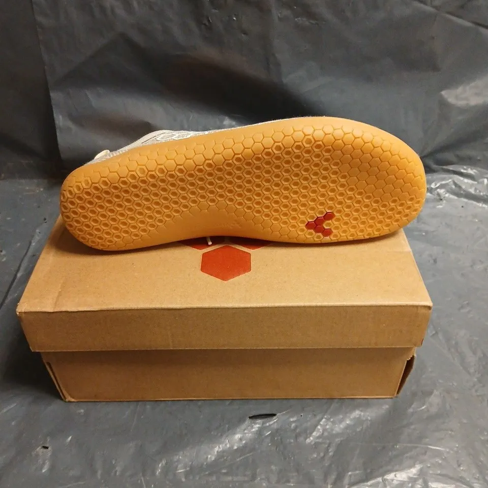 VIVOBAREFOOT BEIGE KNIT SNEAKERS WITH GUM SOLE EU 37