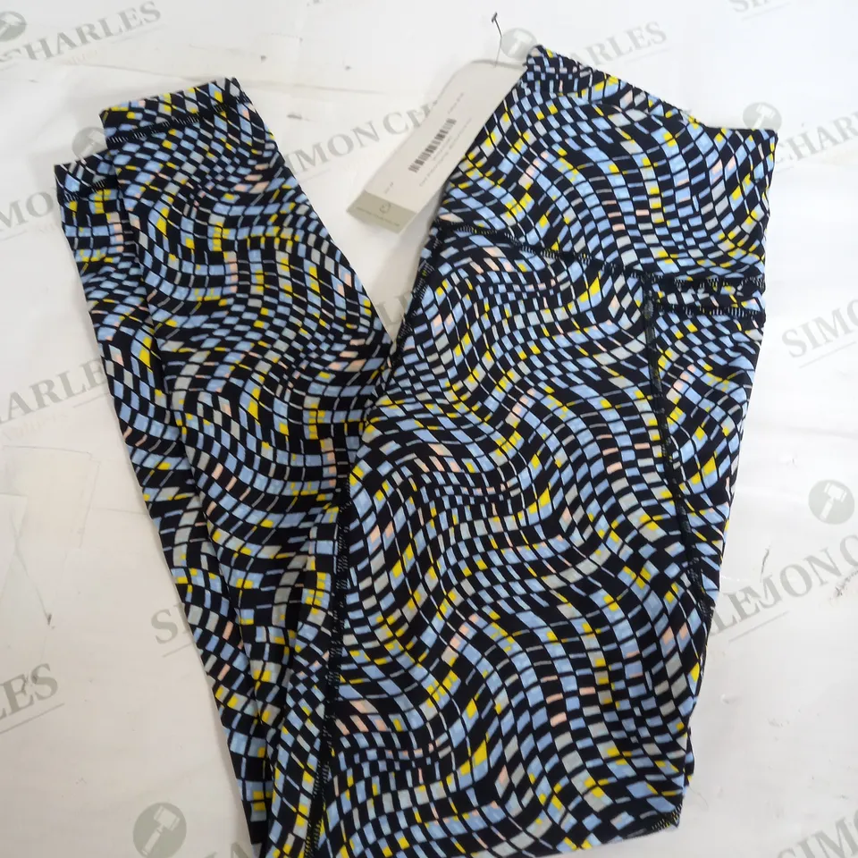 SWEATY BETTY POWER WORKOUT LEGGINGS IN BLUE FLUID CHECK PRINT - MEDIUM