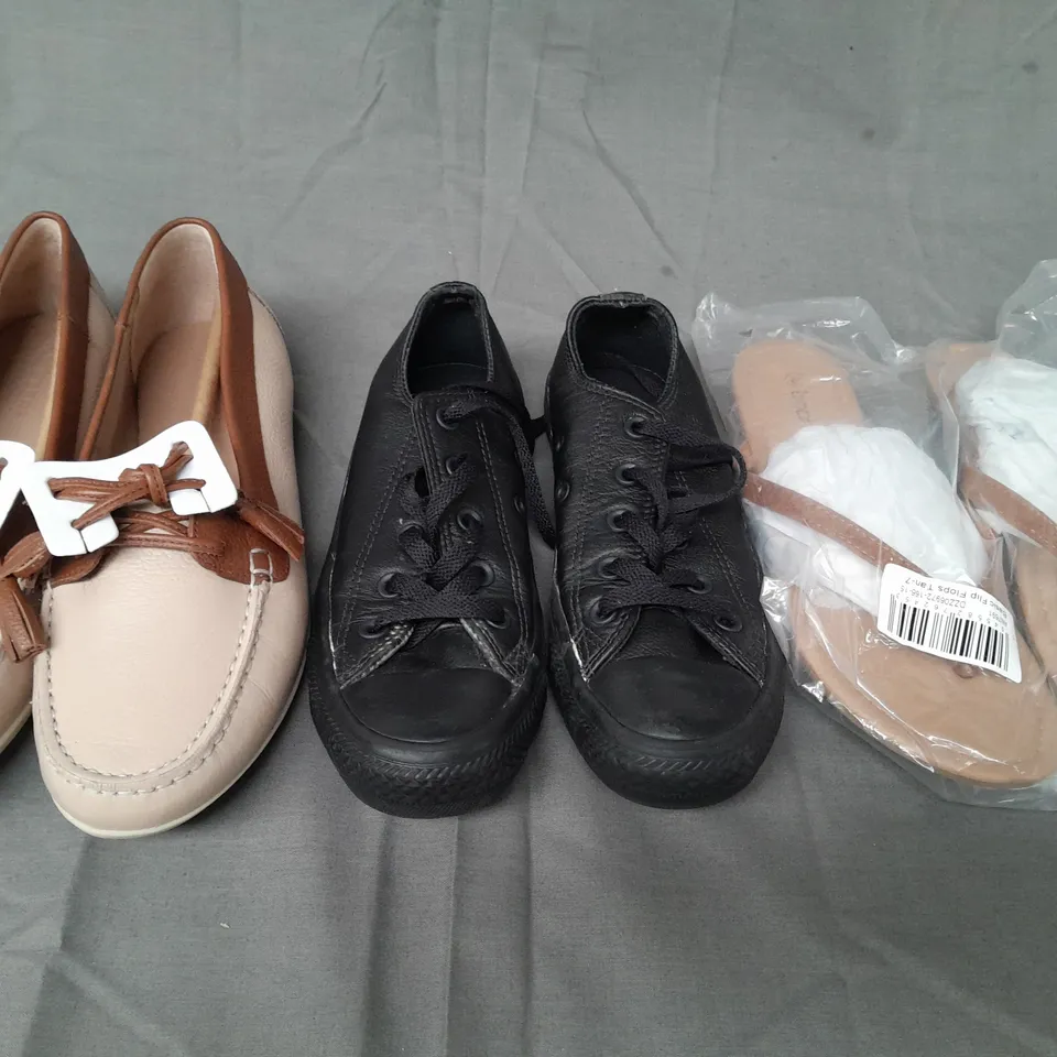 BOX OF APPROXIMATELY 15 ASSORTED PAIRS OF SHOES AND FOOTWEAR ITEMS IN VARIOUS STYLES AND SIZES TO INCLUDE HOTTER, CONVERSE, BOOHOO, ETC