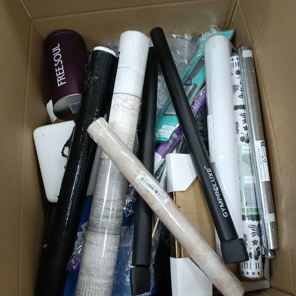 BOX OF APPROXIMATELY 25 ASSORTED ITEMS INCLUDING SOME CLOTH ROPE, EE SMART WIFI SW40J AND EVERSPRING WATER PITCHER FILTER