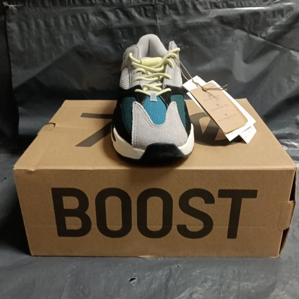 BOXED PAIR OF ADIDAS YEEZY BOOST 700 V1 KIDS TRAINERS IN GREY/MULTI SIZE UK 2.5