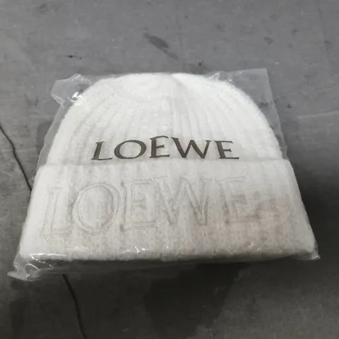 LOEWE KNIT BEANIE HAT – WHITE