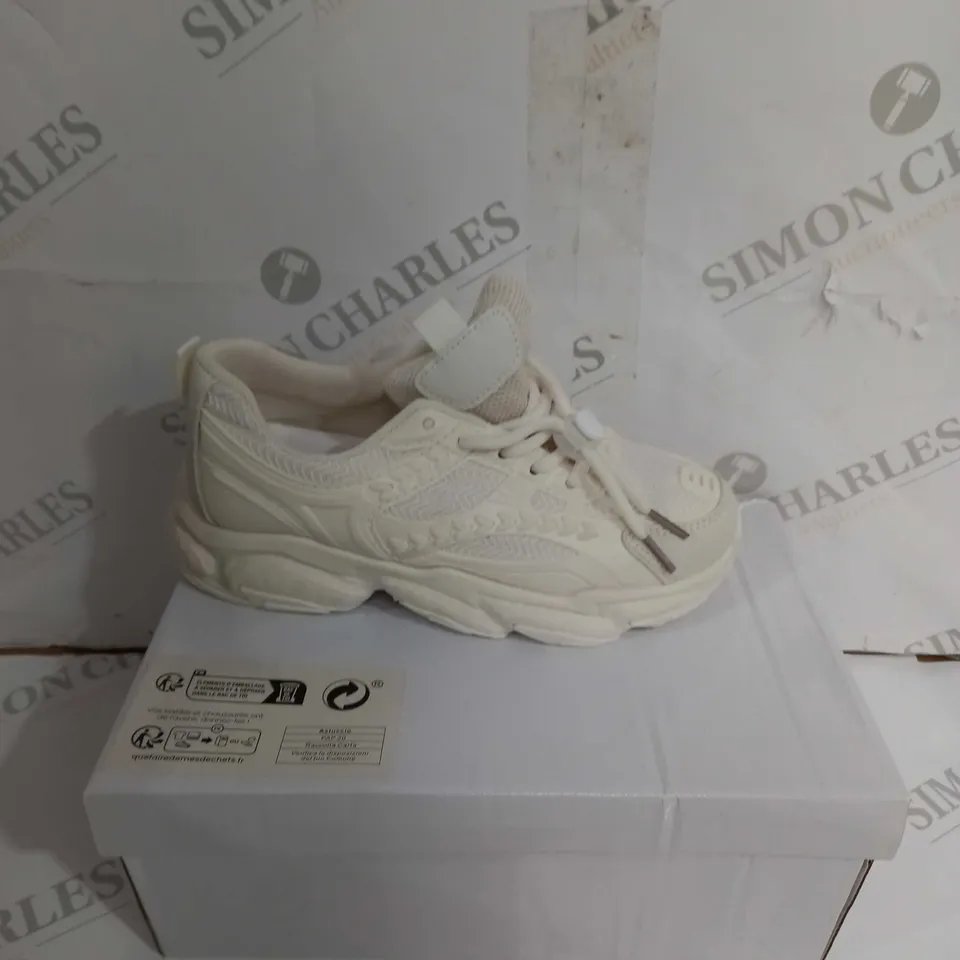 BOXED PAIR OF DESIGNER OFF WHITE TRAINER SIZE 35