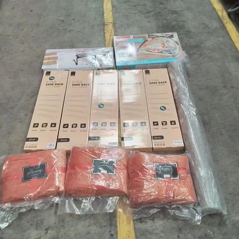 PALLET OF ASSORTED ITEMS TO INCLUDE: KEPLIN SHOE RACKS, LUXURY THROW BLANKETS, MULTIFUNCTIONAL LAPTOP TABLE, FISHER-PRICE BABY GYM, RUG ECT