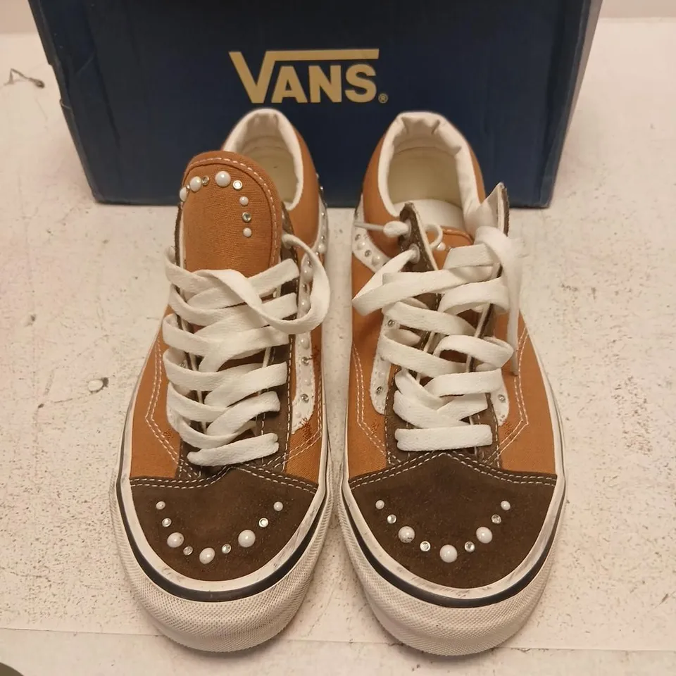 VANS OLD SKOOL SNEAKERS – BROWN/TAN, UK 8.5 (US 9.5)