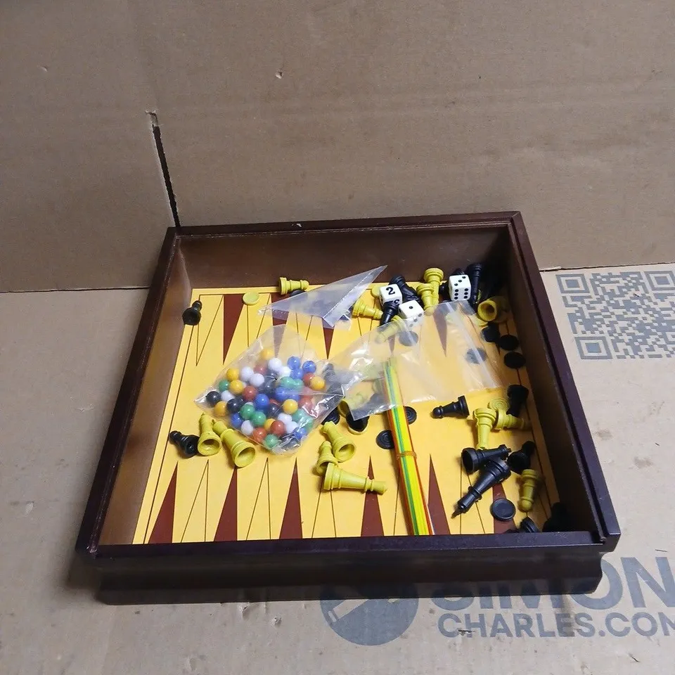 SPIN MASTER BOARD GAME SET WITH PLAYING PIECES, DICE AND ACCESSORIES – 10-GAME SET UNBOXED