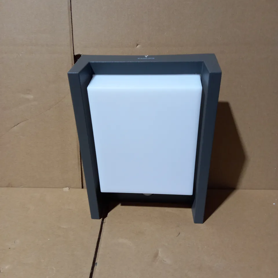 PHILIPS LED OUTDOOR WALL LIGHT