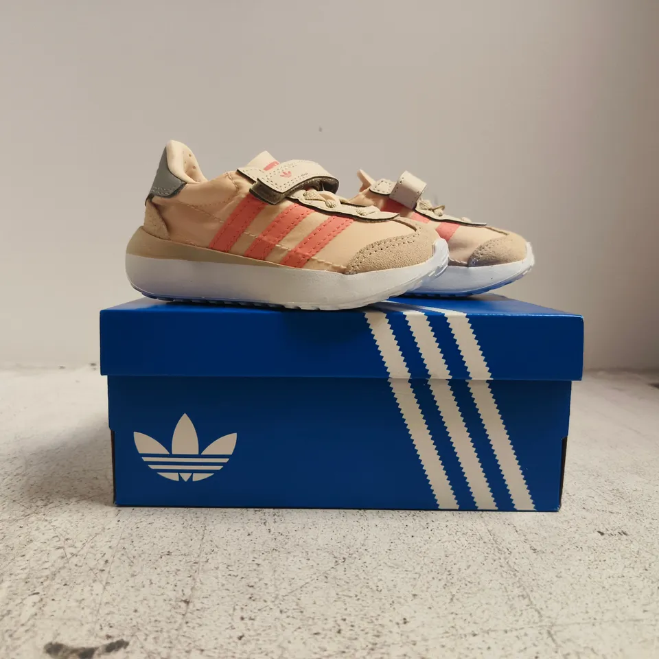 BOXED PAIR OF ADIDAS COUNTRY XLG CF EL INFANT TRAINERS IN CREAM/SALMON SIZE UK 6K