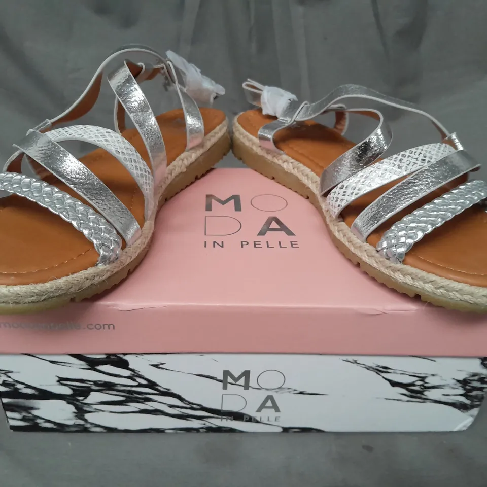 BOXED PAIR OF MODA IN PELLE PLAITED DETAIL FLAT OPEN TOE SANDALS IN METALLIC SILVER EU SIZE 37