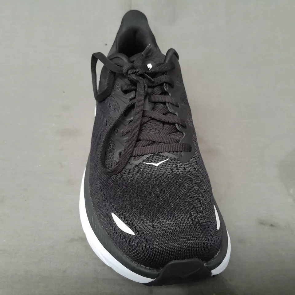 BOXED PAIR OF HOKA CLIFTON 8 SHOES IN BLACK/WHITE UK SIZE 5.5