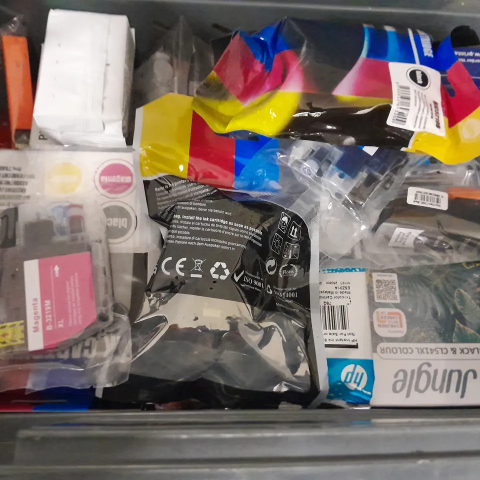 LOT OF ASSORTED PRINTER INK CARTRIDGES TO INCLUDE DYMO, HP AND EPSON